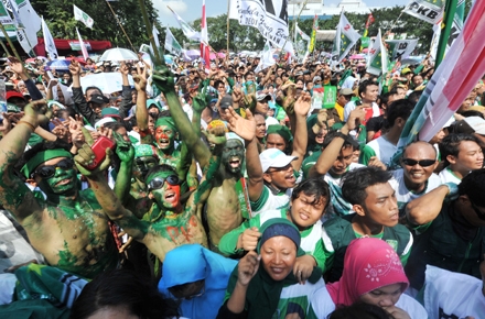 PKB supporters at a campaign rally. Photo by AFP.
