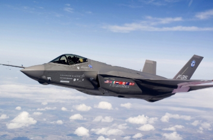 The F-35 Joint Strike Fighter. Photo from fotopedia.
